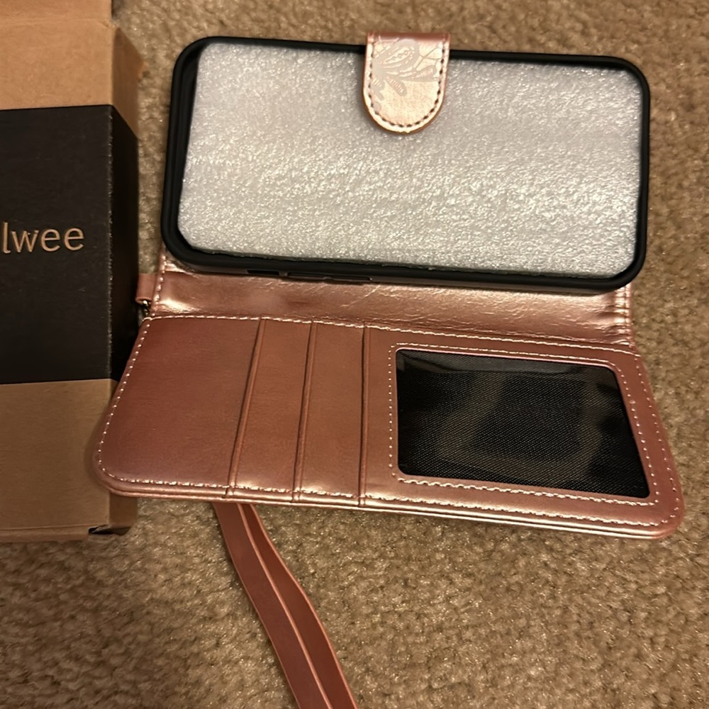 Cell phone case - Picture 11 of 11